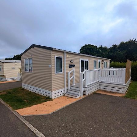Spacious Comfortable Holiday Home With Unique Layout On 5 Star Shorefield Holiday Park Milford on Sea Exterior photo