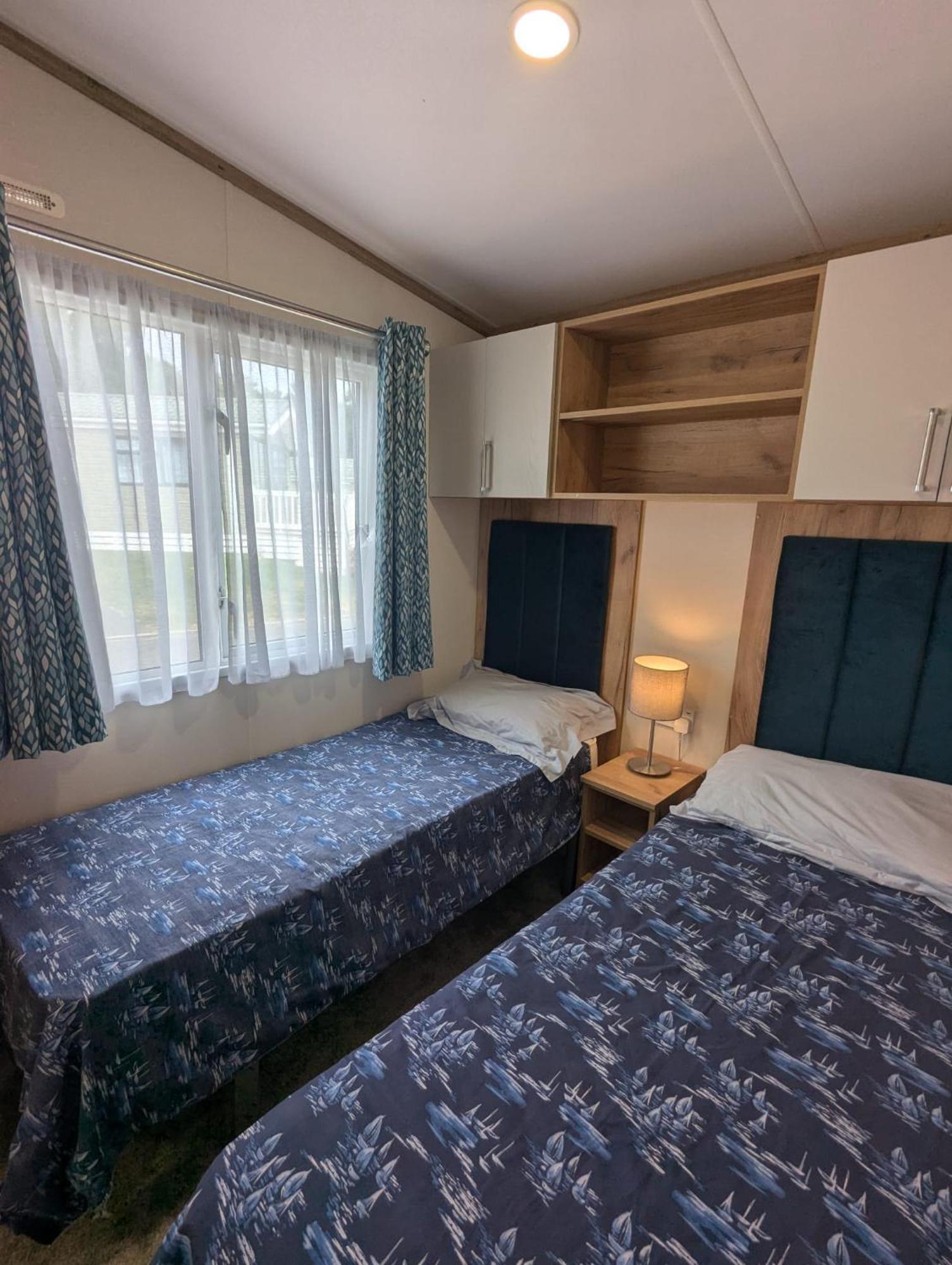 Spacious Comfortable Holiday Home With Unique Layout On 5 Star Shorefield Holiday Park Milford on Sea Exterior photo